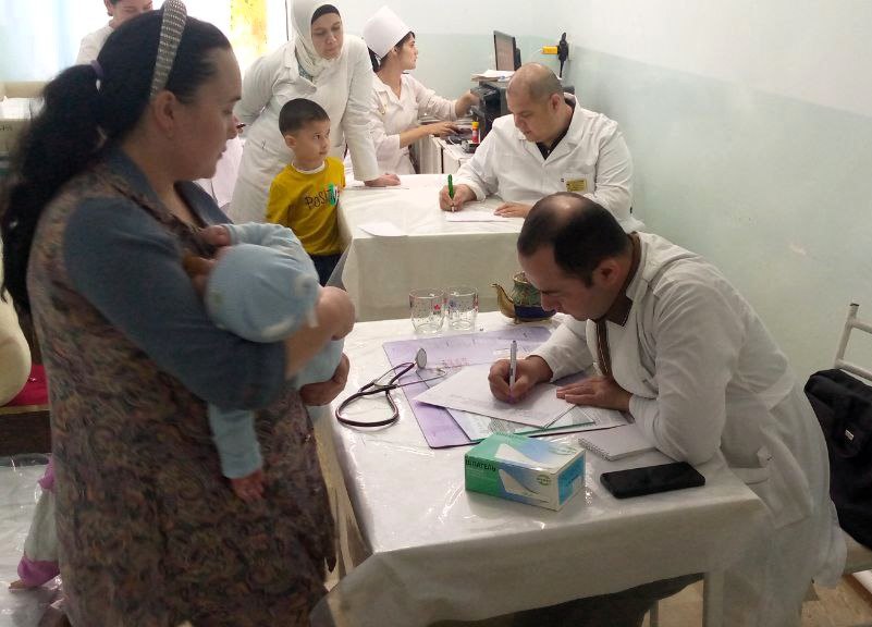 Sog‘lom hayot sari yana bir qadam: Tuproqqalʼada chuqurlashtirilgan tibbiy ko‘rik tashkil etildi